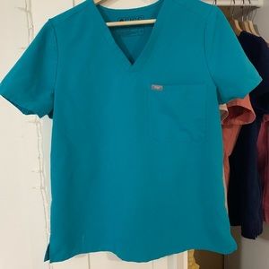 FIGS SCRUB SET IN TEAL